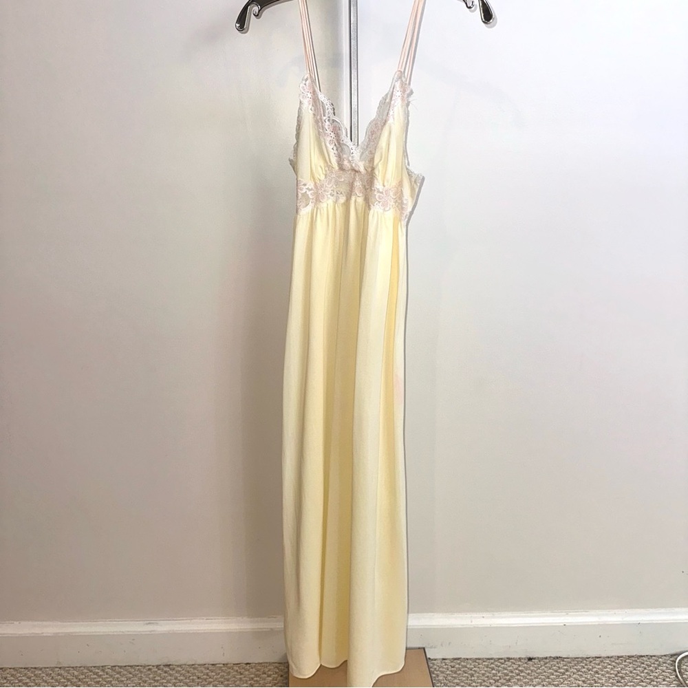 Vintage 1970s Miss Elaine yellow and pink  Lace Chemise